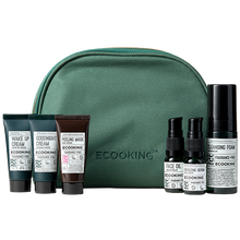 Indlæs billede til gallerivisning ECOOKING - 50+ Starterkit (Toilettasken indeholder: Renseskum 50 ml 50+ - Serum 10 ml - Ansigtsolie 10 ml - Vågn Op Creme 15 ml - Godnat Creme 15 ml - Peel Maske 15 ml - Alt I én Balm 15 ml - Vådservietter Parfumefri 10 stk.)