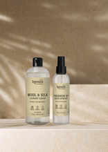 Indlæs billede til gallerivisning BYOMS - WOOL & SILK - PROBIOTIC LAUNDRY LIQUID - Fleur Blanche - with silk extract 400 ML