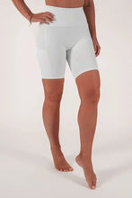 Indlæs billede til gallerivisning BARA - White Pocket Shorts