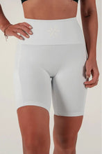 Indlæs billede til gallerivisning BARA - White Pocket Shorts