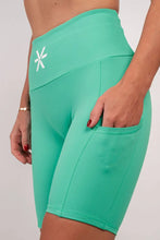 Indlæs billede til gallerivisning BARA -Vibrant Green Pocket Shorts