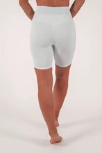 Indlæs billede til gallerivisning BARA - White Pocket Shorts