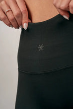 Indlæs billede til gallerivisning BARA - Black Reflective Move Shorts