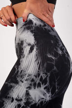 Indlæs billede til gallerivisning BARA - Black Tie Dye Seamless Tights