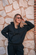 Indlæs billede til gallerivisning BARA - Black Signature Hoodie