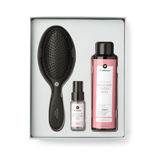Indlæs billede til gallerivisning HH Simonsen - Time to Glow: 1 stk. Wonder Brush Black + 1 stk. Brilliant Gloss Mist 250ml + 1 stk. Styling Oil 30ml - Gift Box AW25 - NÝTT !!!