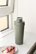 Indlæs billede til gallerivisning AYA&IDA - Shaker Bottle - Tropical Green - 750ML (Den lille bold, til at mixe proteinpulveret med, medfølger)