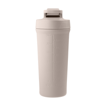 Indlæs billede til gallerivisning AYA&IDA - Shaker Bottle - Cream Beige - 750ML (Den lille bold, til at mixe proteinpulveret med, medfølger)