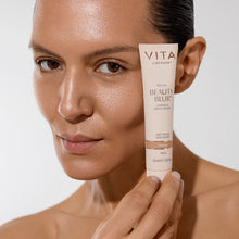 Indlæs billede til gallerivisning VITA LIBERATA - ORIGINAL BEAUTY BLUR, MEDIUM (Luminous BB/CC CREAM - DEWY GLOW - primer & tinted moisturiser)