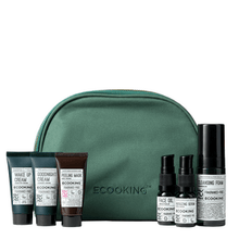 Indlæs billede til gallerivisning ECOOKING - 50+ Starterkit (Toilettasken indeholder: Renseskum 50 ml 50+ - Serum 10 ml - Ansigtsolie 10 ml - Vågn Op Creme 15 ml - Godnat Creme 15 ml - Peel Maske 15 ml - Alt I én Balm 15 ml - Vådservietter Parfumefri 10 stk.)