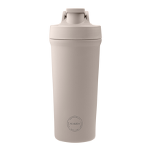 Indlæs billede til gallerivisning AYA&IDA - Shaker Bottle - Cream Beige - 750ML (Den lille bold, til at mixe proteinpulveret med, medfølger)
