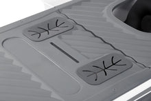 Indlæs billede til gallerivisning TUBFAMILY - Special edition Foldebadekar til voksne med låg, digital termometer og fodmassage - 150 cm - Grå - XL (Inkl. pude, ekstra prop og slange)