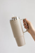 Indlæs billede til gallerivisning AYA&IDA - Thermo Cup with Straw - Cream Beige - 885ML