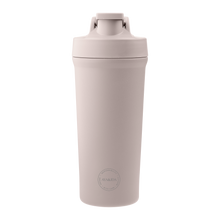 Indlæs billede til gallerivisning AYA&IDA - Shaker Bottle - Soft Rose - 750ML (Den lille bold, til at mixe proteinpulveret med, medfølger)