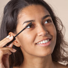 Indlæs billede til gallerivisning GREEN PEOPLE VOLUMISING MASCARA - BLACK (7 ML)