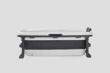 Indlæs billede til gallerivisning TUBFAMILY - Special edition Foldebadekar til voksne med låg, digital termometer og fodmassage - 150 cm - Grå - XL (Inkl. pude, ekstra prop og slange)