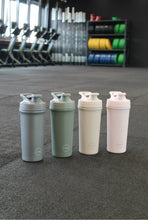 Indlæs billede til gallerivisning AYA&IDA - Shaker Bottle - Dark Grey - 750ML (Den lille bold, til at mixe proteinpulveret med, medfølger)