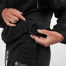 Indlæs billede til gallerivisning BARA - Black Lounge Waffle Hoodie