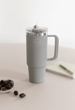 Indlæs billede til gallerivisning AYA&IDA - Thermo Cup with Straw - Light Grey - 885ML