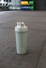 Indlæs billede til gallerivisning AYA&IDA - Shaker Bottle - Tropical Green - 750ML (Den lille bold, til at mixe proteinpulveret med, medfølger)