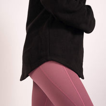 Indlæs billede til gallerivisning SPAR 20%: BARA - UNISEX Black Fleece Shacket (STÓRIR Í TÍ)