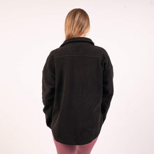 Indlæs billede til gallerivisning SPAR 20%: BARA - UNISEX Black Fleece Shacket (STÓRIR Í TÍ)