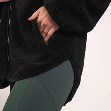 Indlæs billede til gallerivisning BARA - Black Sherpa Jacket