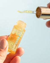 Indlæs billede til gallerivisning COOLA - Liplux® Organic Hydrating Lip Oil Sunscreen SPF 30