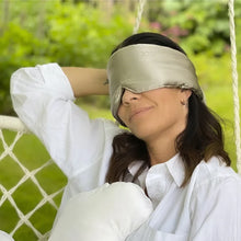 Indlæs billede til gallerivisning DOOZIE - Luxury Sleep Mask (Mulberry Silke i 22 momme - en kraftig kvalitet) - Pearl Grey
