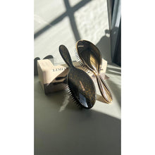 Indlæs billede til gallerivisning HH Simonsen - Wonder Brush + Gloss Brush - Gold AW25 - 2 pk. (Virði kr. 369,90)- (væntast á goymslu uml. 29. okt.)
