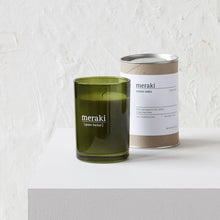 Indlæs billede til gallerivisning MERAKI Duftlys, Green herbal - h: 10.5 cm, dia: 8 cm - 35 tímar brennitíð