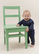 Indlæs billede til gallerivisning LITTLE WONDERS - Navy Blå Heldragt til drenge med lomme foran og albuelapper bagpå