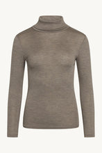 Indlæs billede til gallerivisning SPAR 20%: CLAIRE WOMAN - T-shirt, uld/silke Taupe Melange (med høj krave) - (70% Merino Uld 30% Silke)