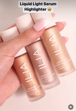 Indlæs og afspil video i gallerivisning ILIA Liquid Light Serum Highlighter - Atomic 15 ml (SOFT PINK PEARL)