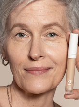 Indlæs billede til gallerivisning ILIA True Skin Serum Concealer - SC1.75 - Burdock (LIGHT WITH NEUTRAL WARM UNDERTONES)