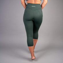 Indlæs billede til gallerivisning BARA - Pine Pocket Capri Tights