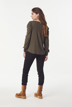 Indlæs billede til gallerivisning SPAR 30%: CLAIRE WOMAN - AYLA T- SHIRT - DEEP OLIVE (95%Viskose af Bamboo 5% Elasthan)
