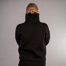 Indlæs billede til gallerivisning SPAR 20%: Black Luxe Sweater - BARA