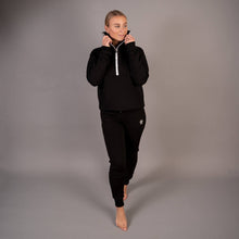 Indlæs billede til gallerivisning SPAR 20%: Black Luxe Sweater - BARA