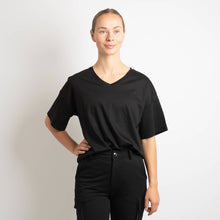 Indlæs billede til gallerivisning BARA - Black Recycled T-shirt
