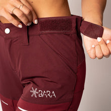 Indlæs billede til gallerivisning BARA - Burgundy Wilderness Hiking Pants