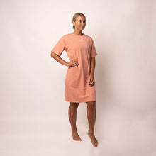 Indlæs billede til gallerivisning BARA - Rose T-Shirt Dress
