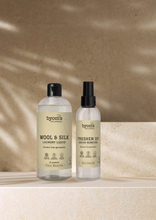 Indlæs billede til gallerivisning BYOMS - WOOL &amp; SILK - PROBIOTIC LAUNDRY LIQUID - Fleur Blanche - with silk extract 400 ML
