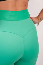 Indlæs billede til gallerivisning BARA -Vibrant Green Pocket Shorts
