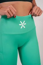 Indlæs billede til gallerivisning BARA -Vibrant Green Pocket Shorts
