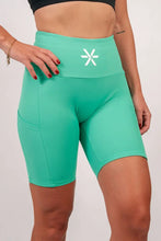 Indlæs billede til gallerivisning BARA -Vibrant Green Pocket Shorts
