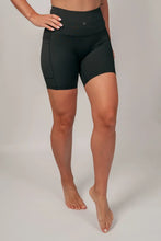 Indlæs billede til gallerivisning BARA - Black Reflective Move Shorts
