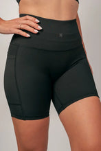 Indlæs billede til gallerivisning BARA - Black Reflective Move Shorts
