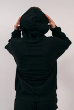 Indlæs billede til gallerivisning BARA - Black Signature Hoodie
