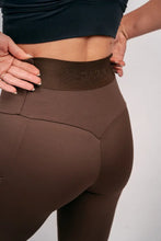 Indlæs billede til gallerivisning BARA - Mocha Utility Pocket Tights
